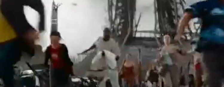 Создал нано жуков которые способны уничтожить целый город Создал нано жуков которые способны уничтожить целый город